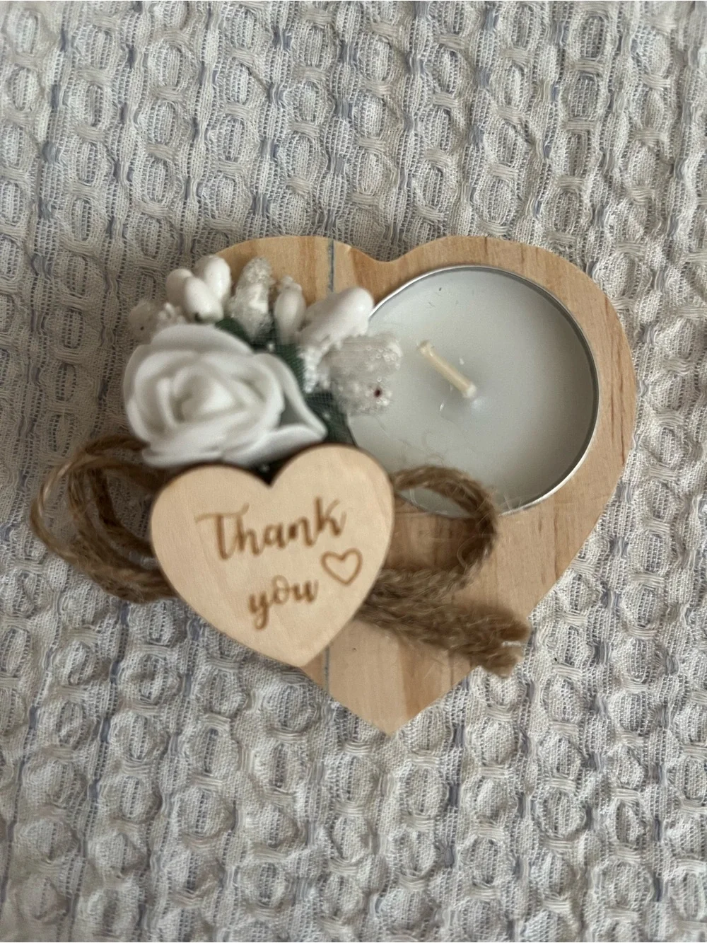 8 pieceHeart-Shaped Tea Light Candle Holder with Thank You Tag - White & Natural